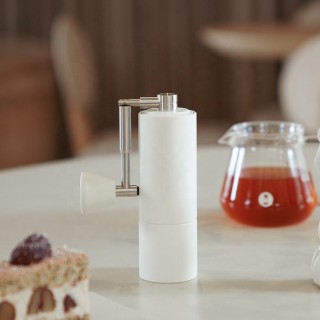 Simple folding handle manual coffee grinder